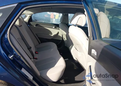 2017 Hyundai Sonata z USA, uszkodzony, nr VIN 5NPE24AF1HH441533